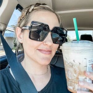 Meet your Posher, Danielle